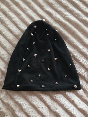 Black Studded Beanie Hat🖤NEW⭐️✨️